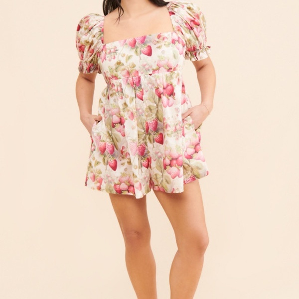 Selkie The Hamptons Romper Size 1x Floral Puff Sleeve Romper - Picture 4 of 6